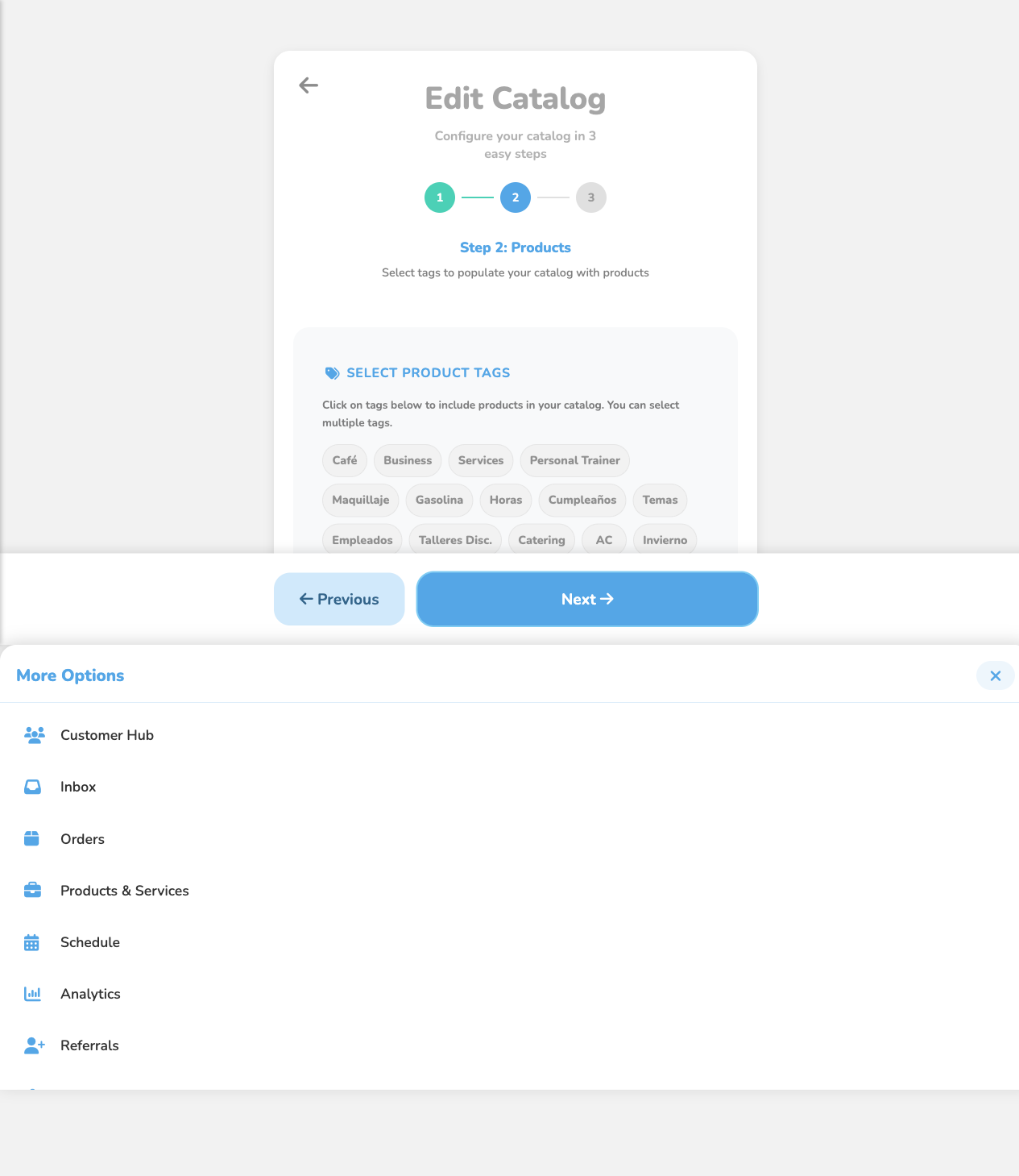 Editor de catálogo mostrando el Paso 2 con la lista de etiquetas disponibles